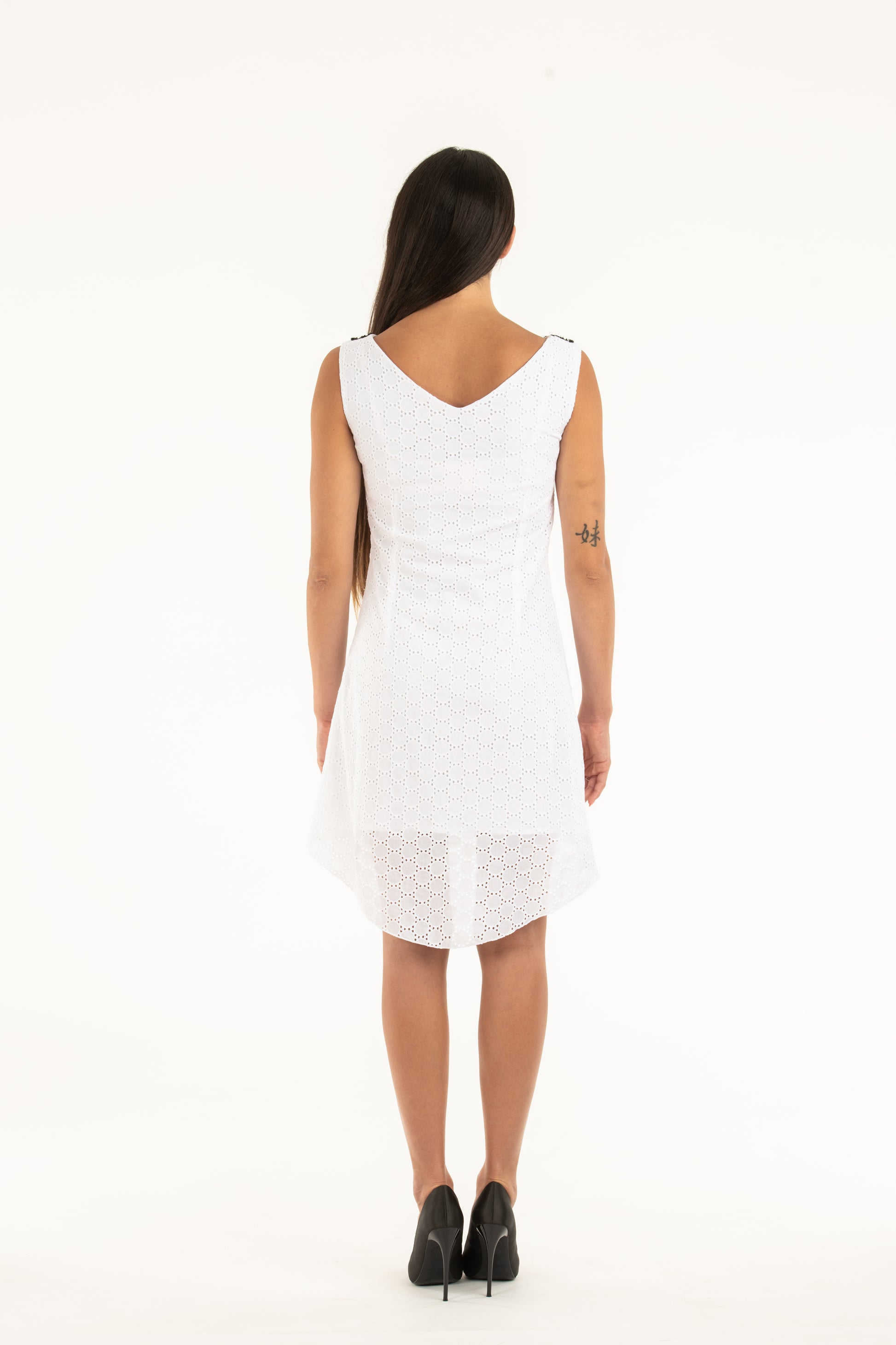 Abito donna in cotone sangallo con scollo a V