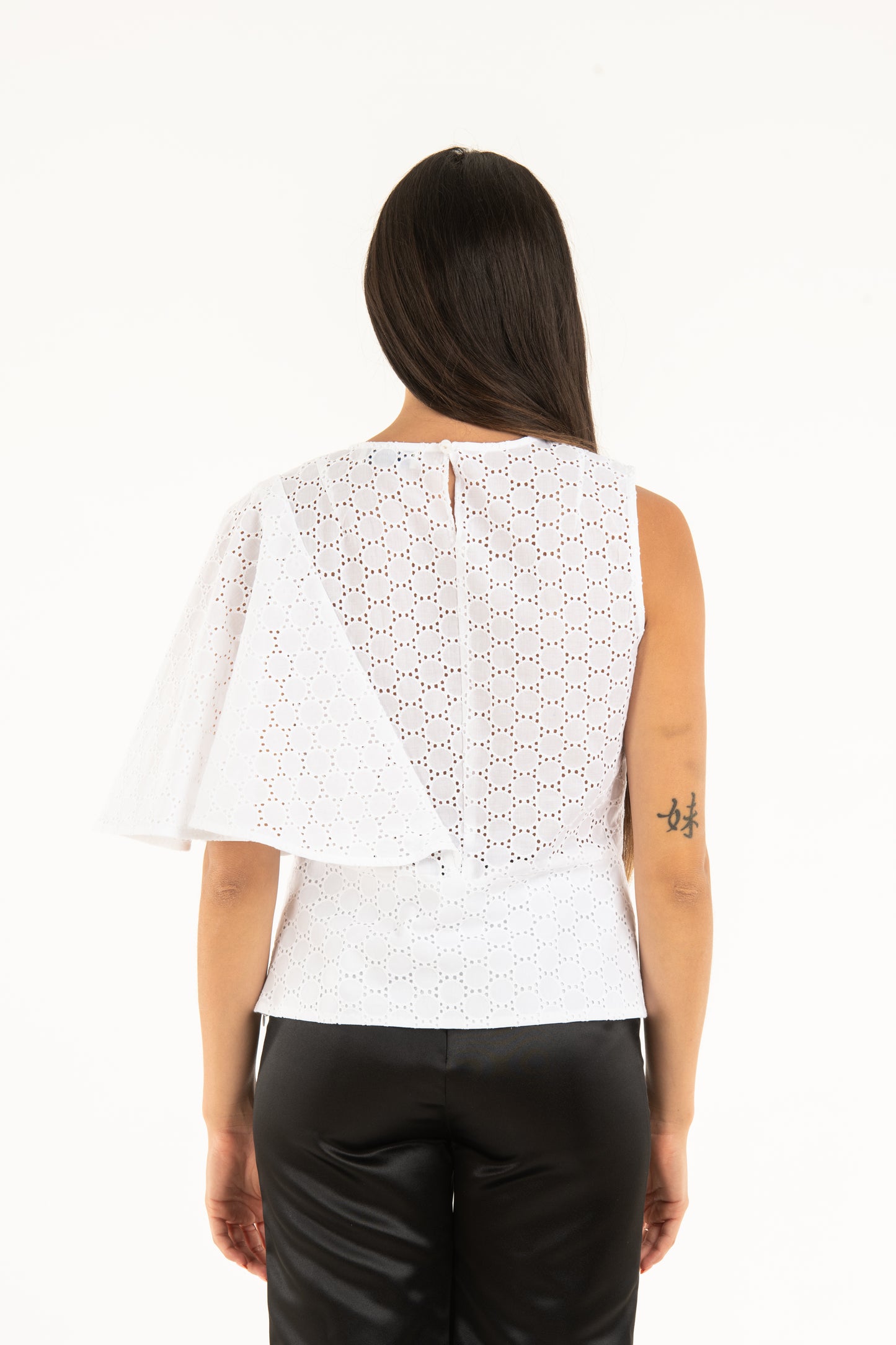 Top asimmetrico in cotone sangallo