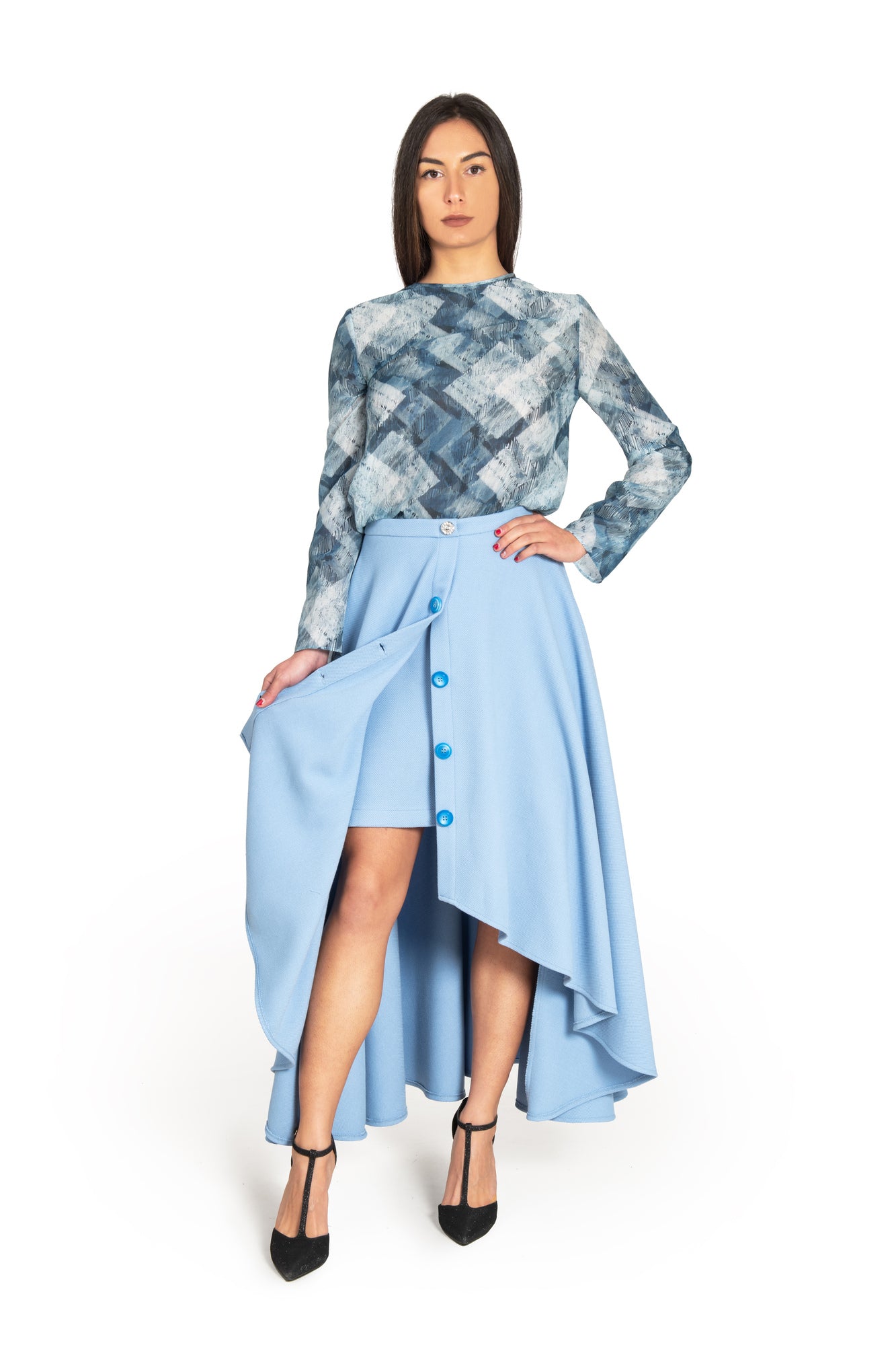 Gonna asimmetrica con abbottonatura centrale